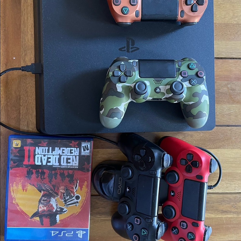 Sony PS4 Slim 1TB + 4 Controllers